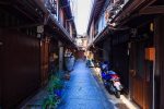京都の路地裏散歩　- 三上家路地 – – 膏薬辻子 –