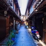 京都の路地裏散歩　- 三上家路地 - - 膏薬辻子 -